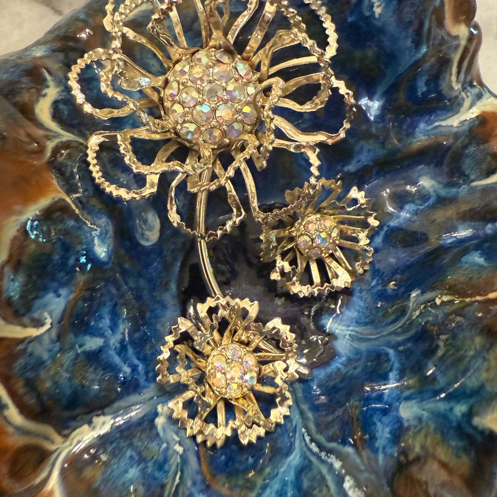 Sarah Coventry AB Crystal Gold Floral Brooch and Earring Set - Picture 1 of 6